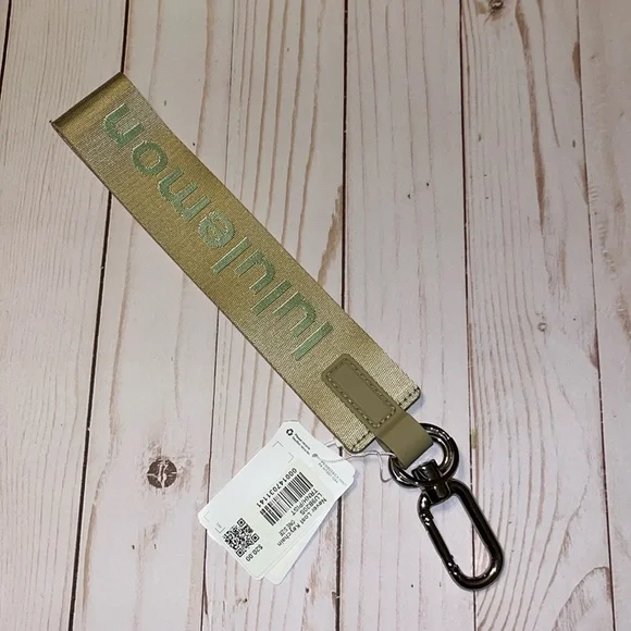 NWT Never lost Lululemon Keychain bag clip SOLD SEPARATELY Keep your keys close - Picture 3 of 15